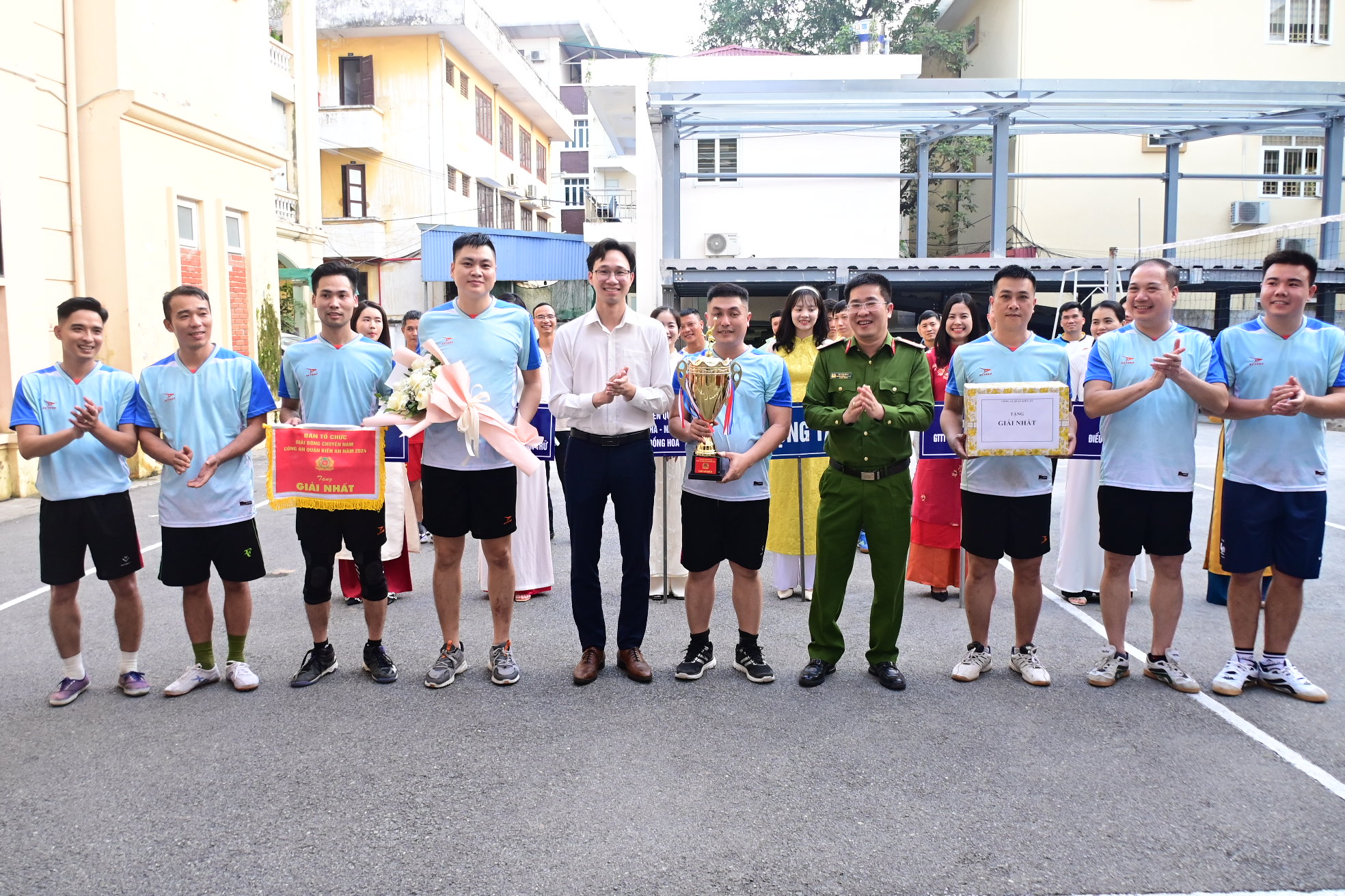 Công an quận Kiến An bế mạc giải bóng truyền Nam năm 2024: Đội bóng liên quân các CAP Lãm Hà-Nam Sơn- Đồng Hòa giành ngôi vô địch